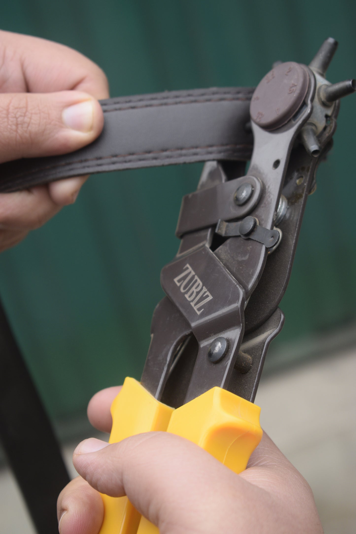 Professional Leather Hole Puncher Tool for Belts
